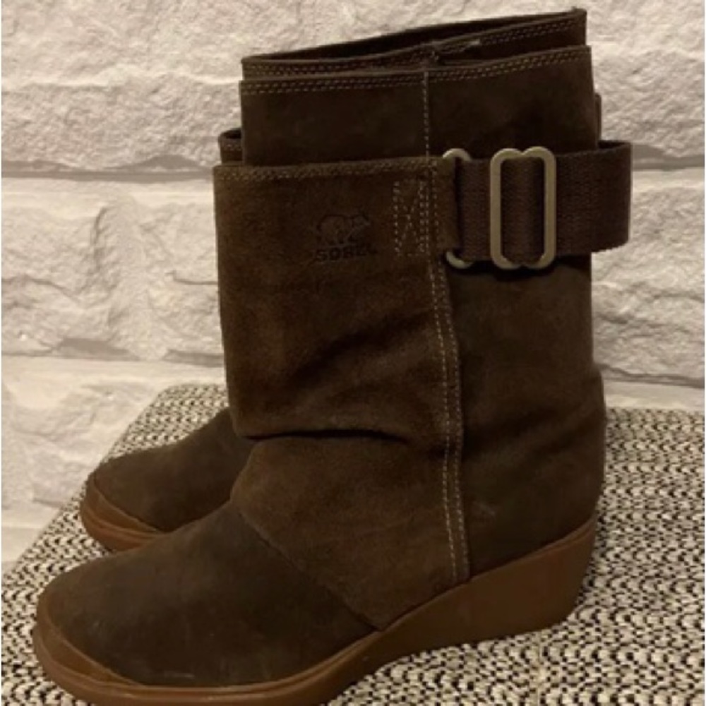 New Sorel mid calf boots